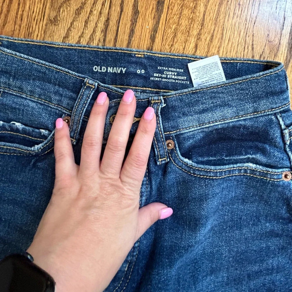 Old Navy Extra High Rise Curvy Ski-Hi Straight Jeans - Picture 5 of 6